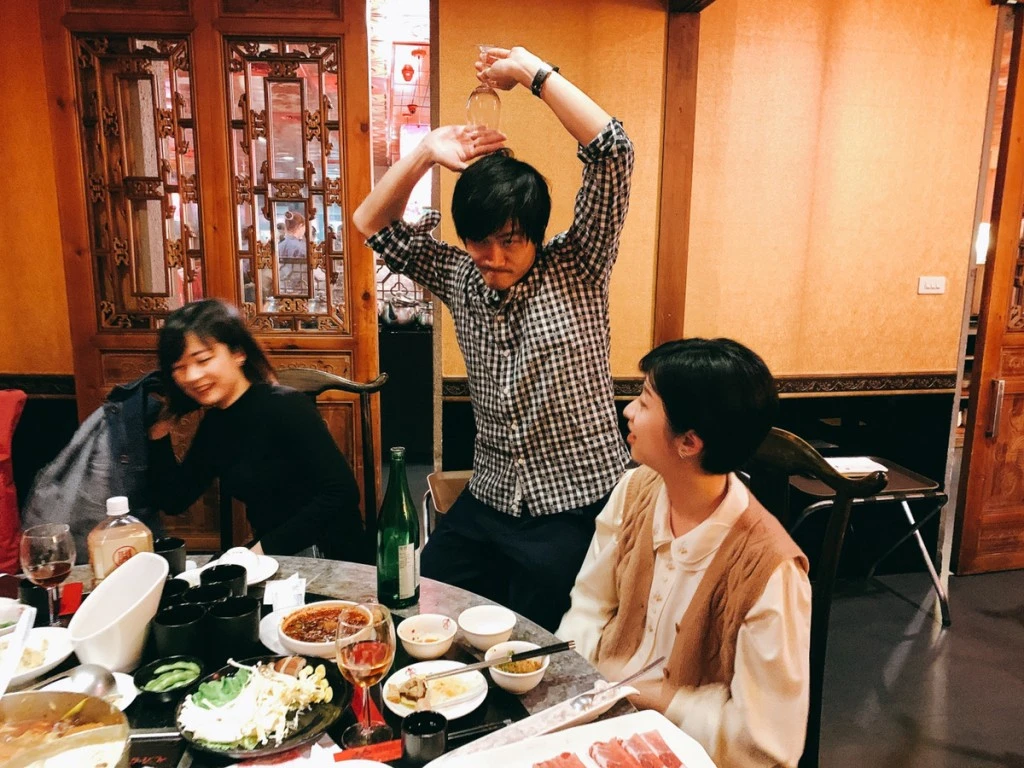 飲み会を盛り上げる男