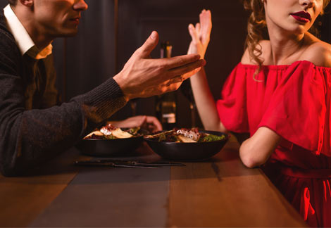 デートで自慢話をする男