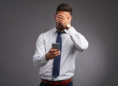 がっかりする男性