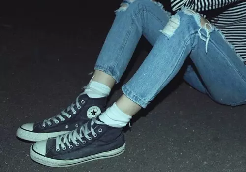 靴が汚い女子