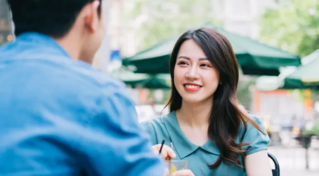 デートする男女
