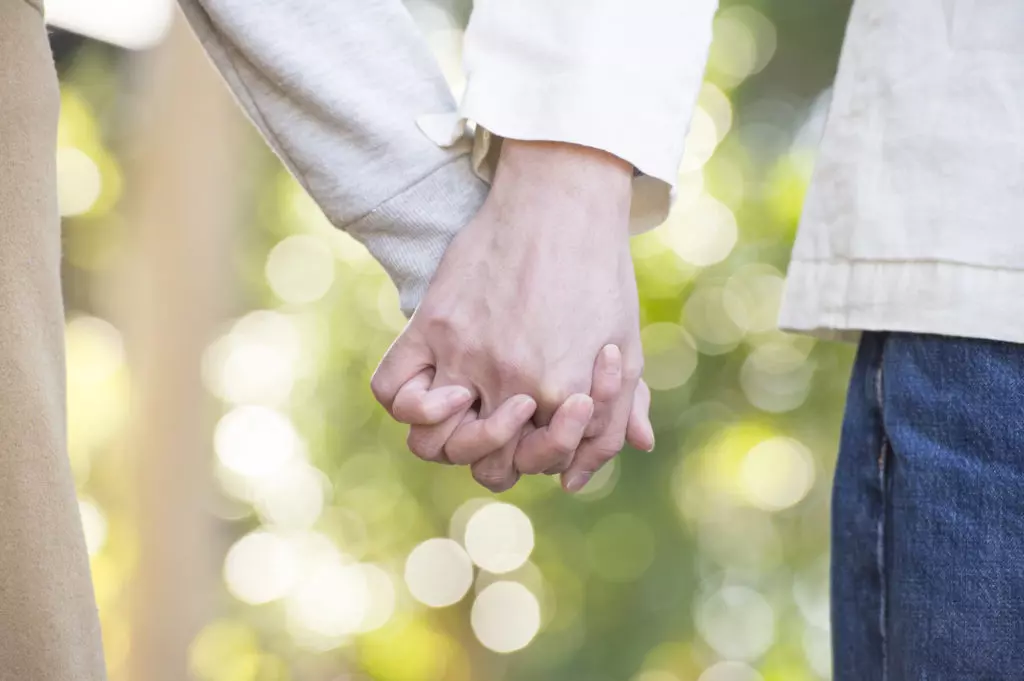 手繋ぎ