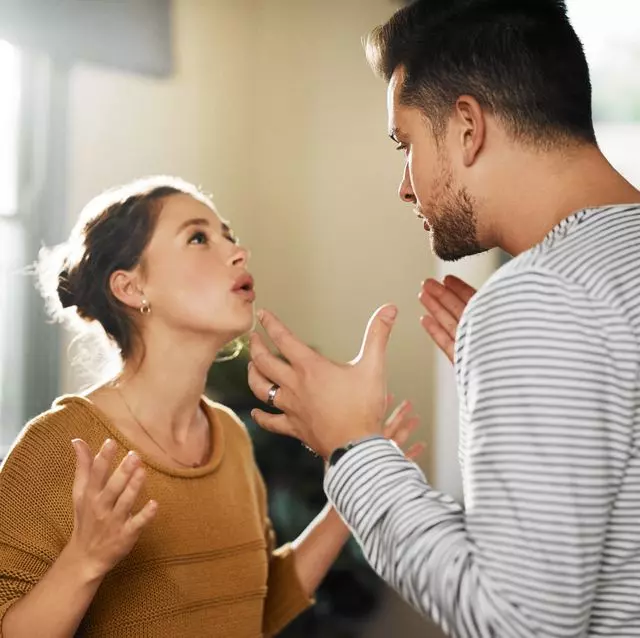 喧嘩するカップル