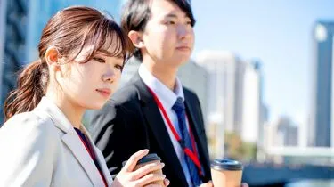 気まずい沈黙をする男女