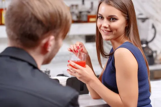 女にクロージングする男