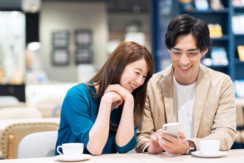 デートする男女