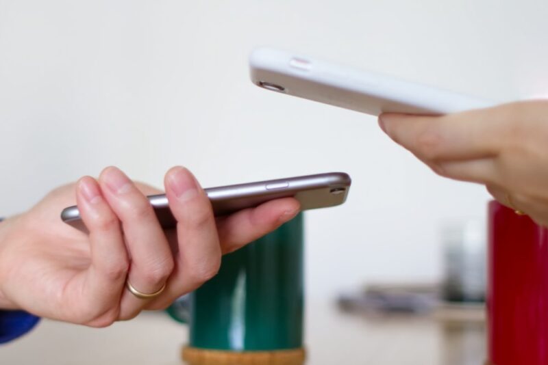 LINEを交換するシーン