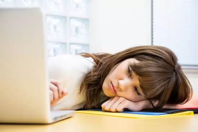 ストレスを溜めてる女