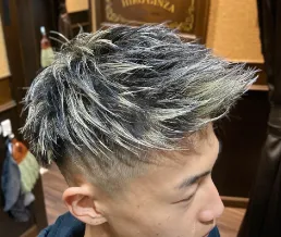 グレーのヘアカラー