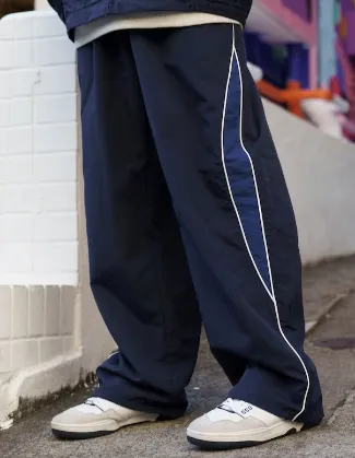 トラックパンツ