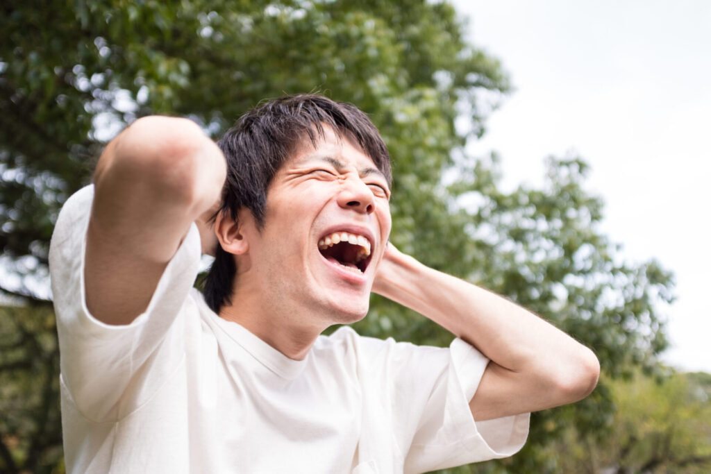 自暴自棄な男性