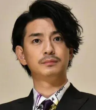 若いのにヒゲを生やす