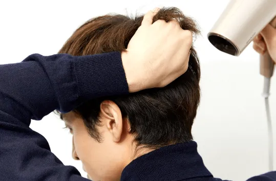 根元から乾かす