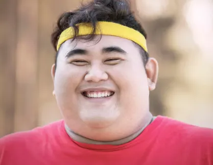 顔の肉でぼやけた輪郭