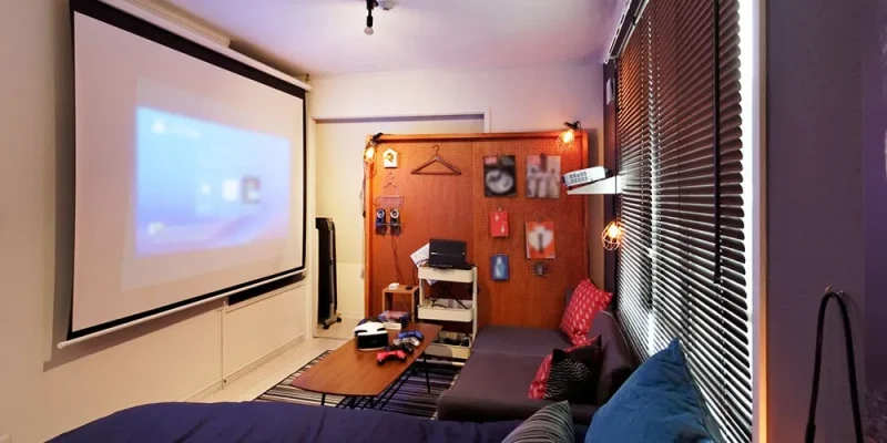 ヤリ部屋のプロジェクター