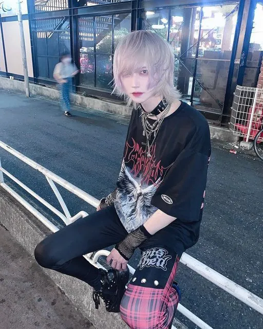 有害系ファッションの男