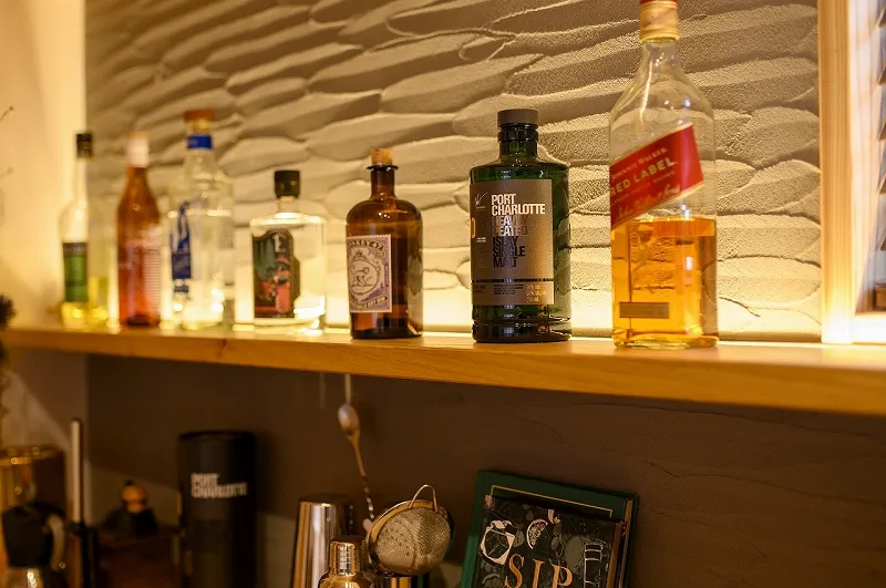 ヤリ部屋に欠かせないお酒のボトル