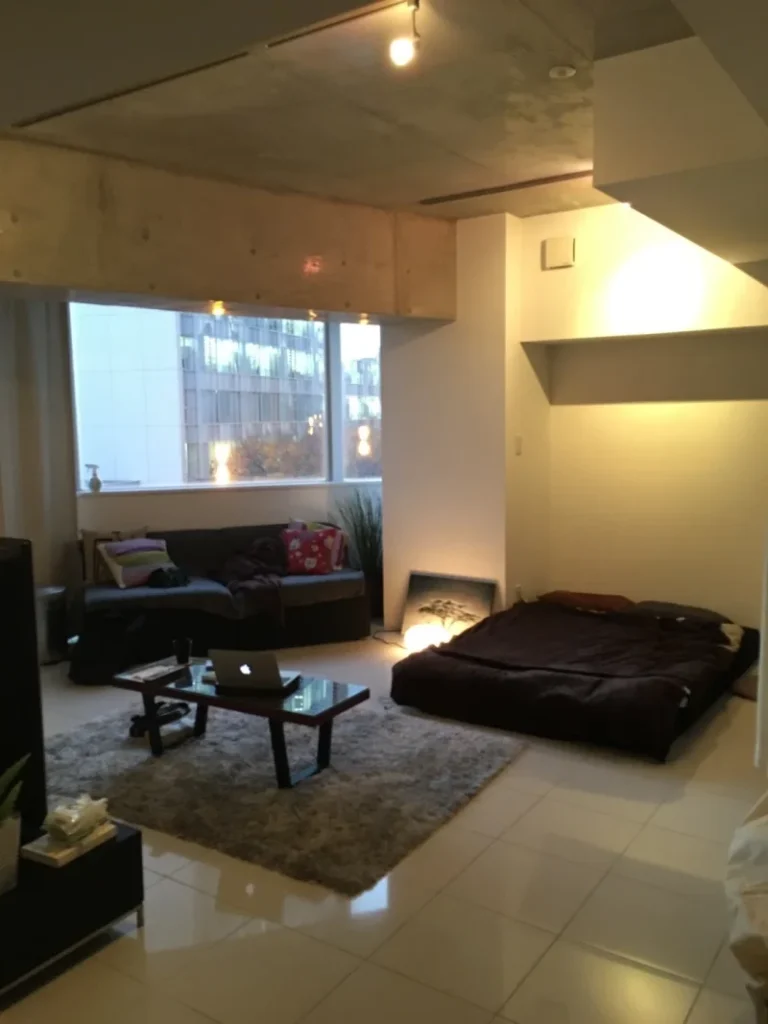 ヤリ部屋のソファー