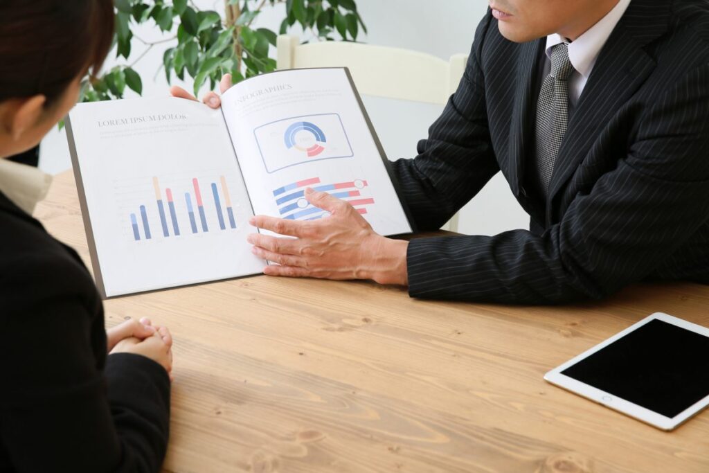 商品の魅力をしっかりと伝える営業マン