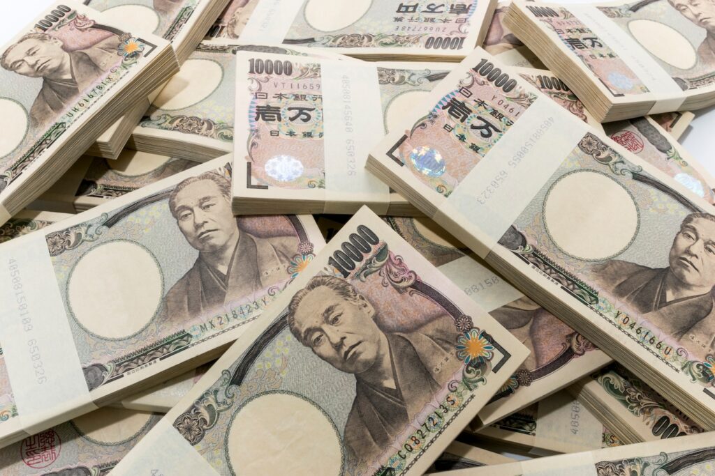 大量の一万円札