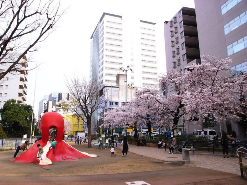 タコ公園付近の飲み屋街