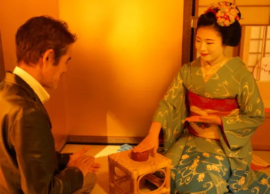 ①留学資金を芸者遊びで溶かす